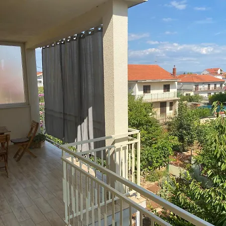 Apartman Tresnja Apartment *